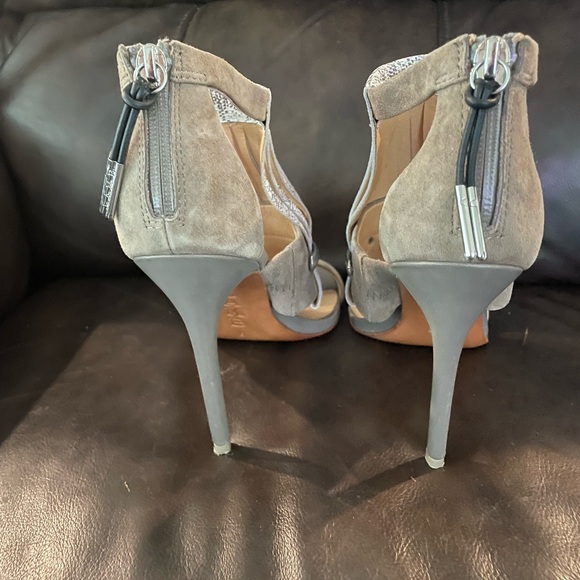 L.A.M.B Heeled Sandals With Back Zipper Size 8 - Picture 2 of 9